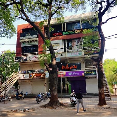 Hotel Radha Krishna Ānand エクステリア 写真