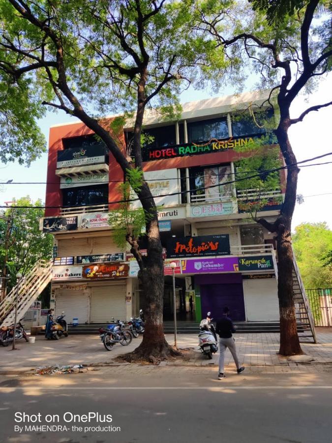 Hotel Radha Krishna Ānand エクステリア 写真